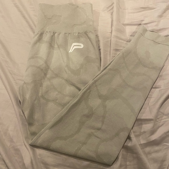 Pursue Fitness Sustainable Seamless Leggings
Cloud Grey size Large - Picture 11 of 15